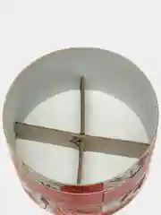 Розовый растущая трава в тубусе