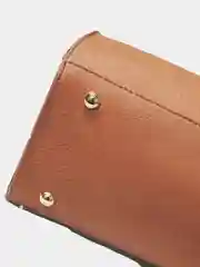 Женская сумка с пушистым брелком