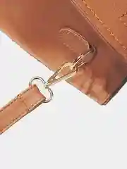 Женская сумка с пушистым брелком