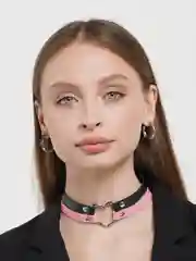 Розовый двуцветный чокер на шею с сердцем