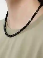 Черный чокер из бусин