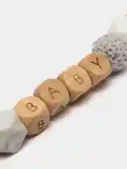 Серый деревянный держатель для соски