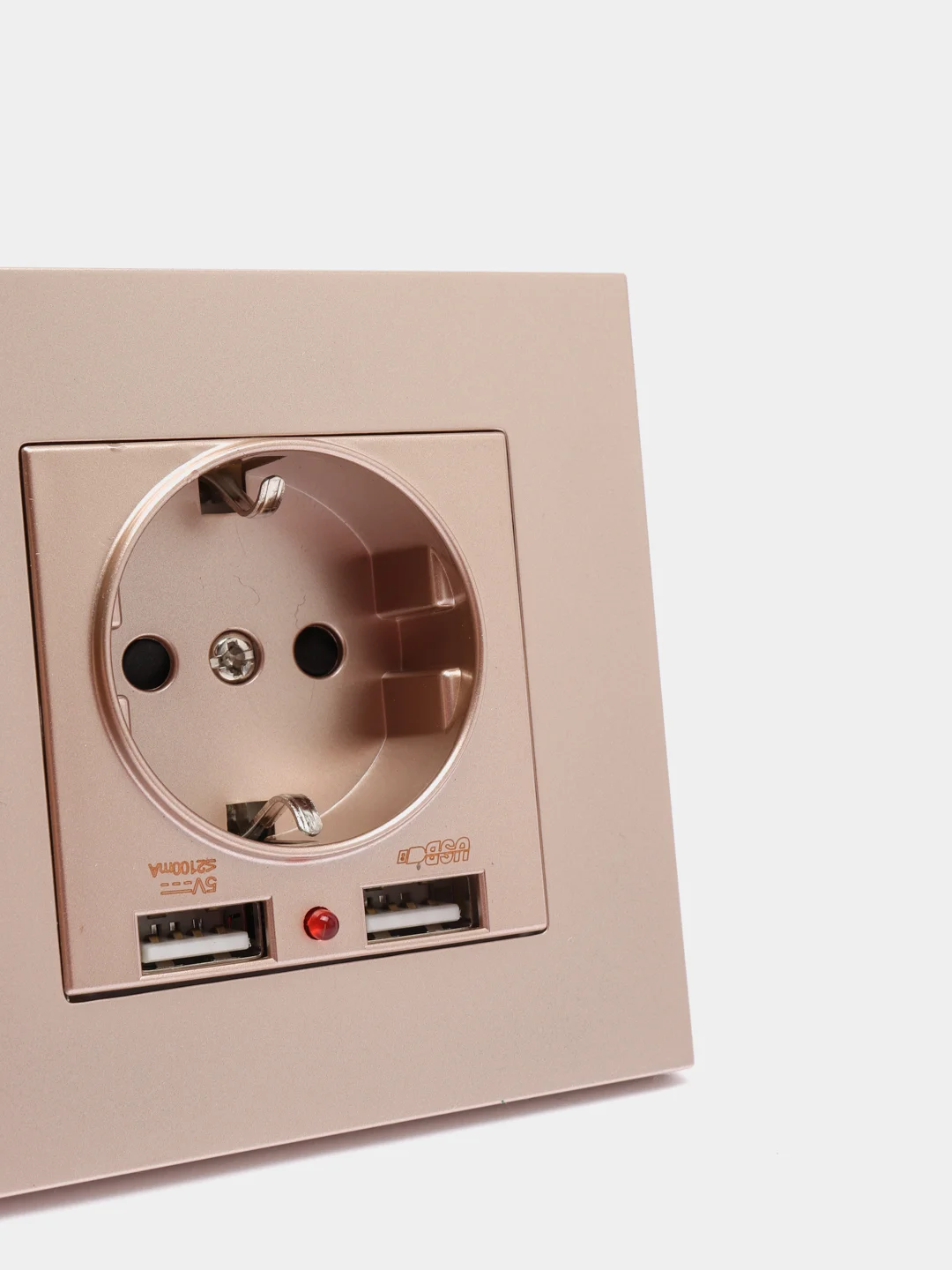 Белый розетка с USB-портами