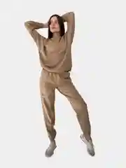 Бежевый спортивный костюм женский