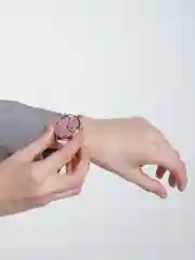 Розовый женские кварцевые часы