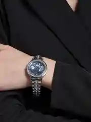 Серый женский подарочный набор: наручные часы с браслетом