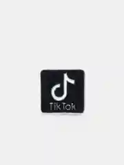 Черный брошь "TIK-TOK"