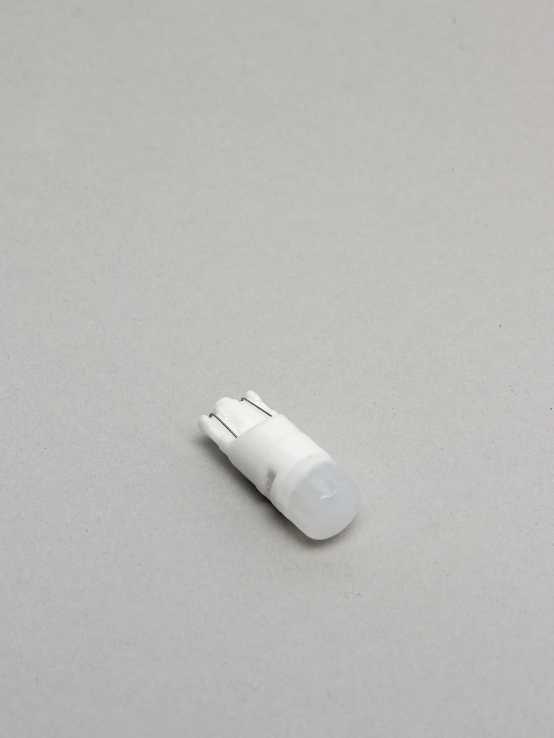 Светодиодная габаритная LED лампа W5W / T10 бесцокольная  керамическая  свет чистый белый