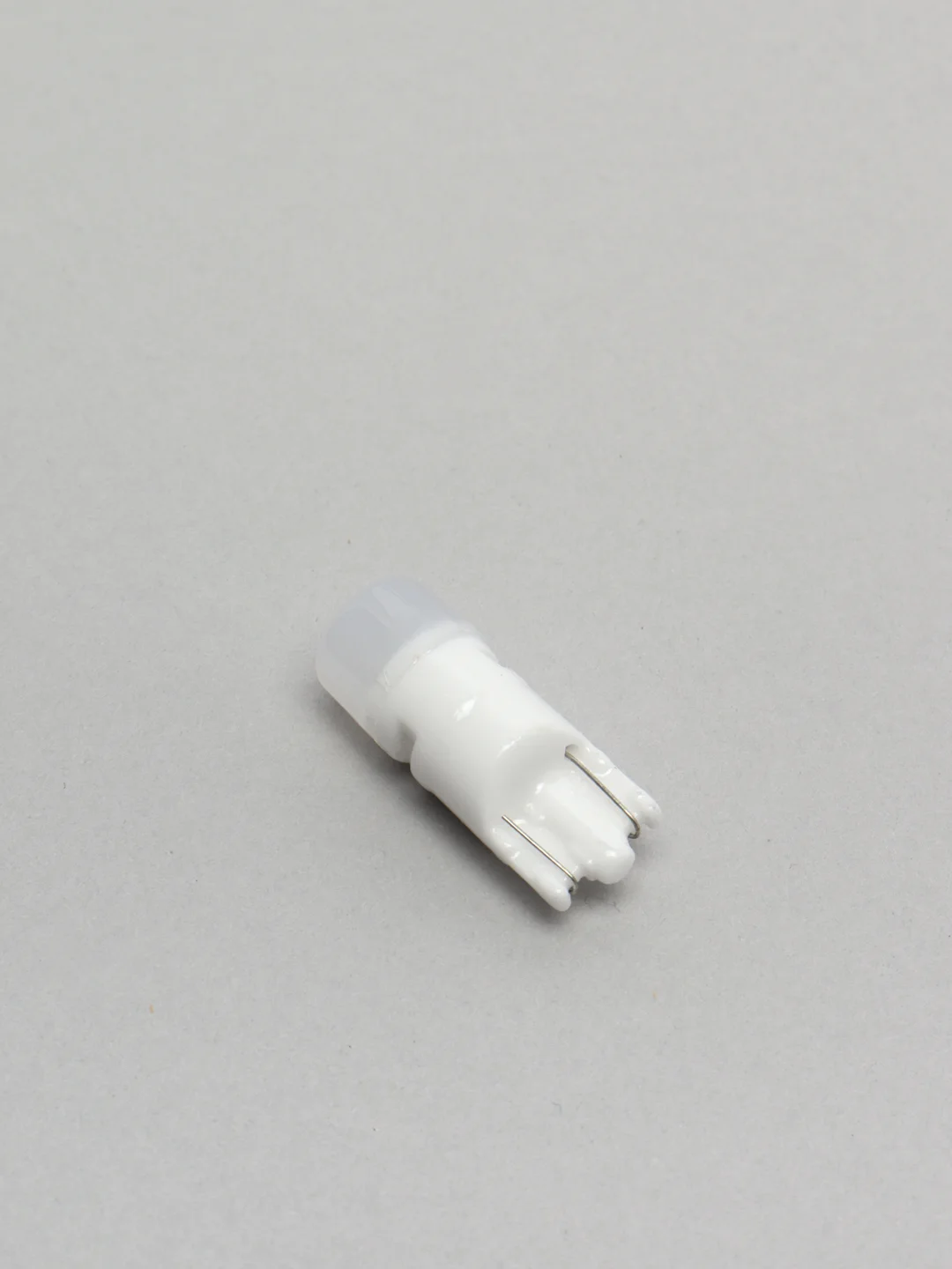 Светодиодная габаритная LED лампа W5W / T10 бесцокольная  керамическая  свет чистый белый