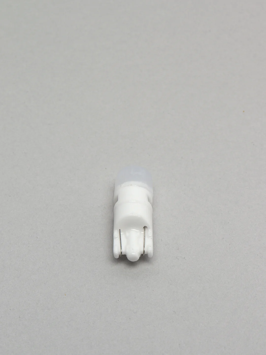 Светодиодная габаритная LED лампа W5W / T10 бесцокольная  керамическая  свет чистый белый