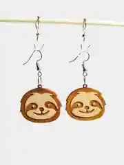 Серьги-подвески "Ленивец", деревянные
