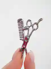 Серебряный брошь парихмахера