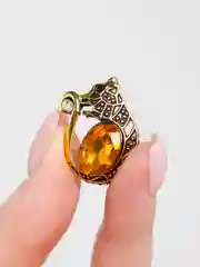 Желтый брошь "Тигр"