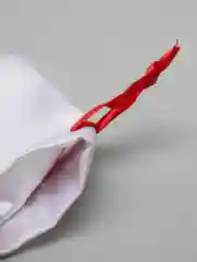 Белый атласный мешочек  7 х 9 см золотой / красный/ черный /белый
