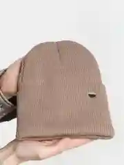 Бежевый женская осенняя шапка
