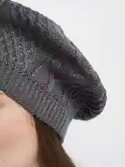 Серый берет женский Тюльпан, шапка вязаная на весну и осень
