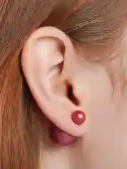 Вишнёвый серьги-пусеты разных цветов