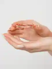 Кораллово-розовый женский браслет с подвеской в форме сердца