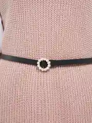 Черный женский ремень с круглой пряжкой из жемчугов