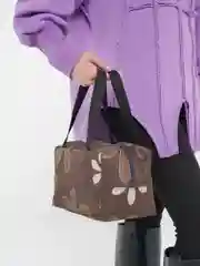 Светло-коричневый сумка-косметичка на замке 25 х 15 х 15 см