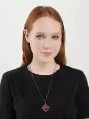 Бордовый цепочка