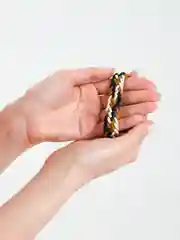 Черный браслет плетеный