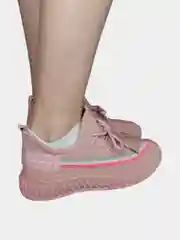 Женские кроссовки