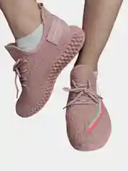 Женские кроссовки