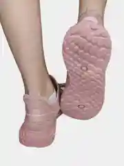 Женские кроссовки