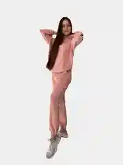 Розовый спортивный костюм женский