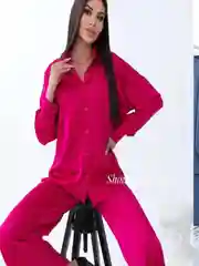 Фуксия костюм-двойка брючный, из атласа, с рубашкой