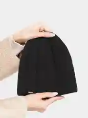 Черный вязаная шапка Капелла