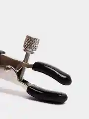 Черный зажим на соски