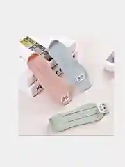 Зеленый линейка для измерения стопы ребенка