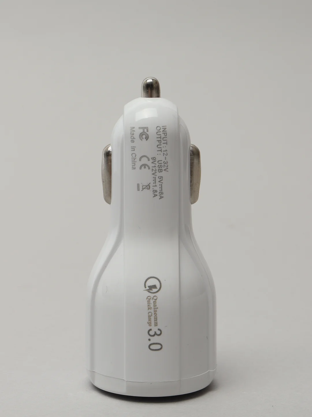 Белый автомобильное зарядное устройство, 2 USB