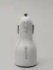 Белый автомобильное зарядное устройство, 2 USB