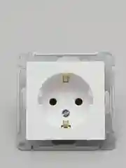 Розетка Schneider Electric AtlasDesign с заземлением, белый, 16А, механизм, ATN000143