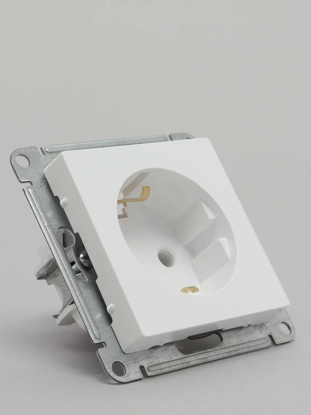 Розетка Schneider Electric AtlasDesign с заземлением, белый, 16А, механизм, ATN000143