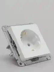 Розетка Schneider Electric AtlasDesign с заземлением, белый, 16А, механизм, ATN000143