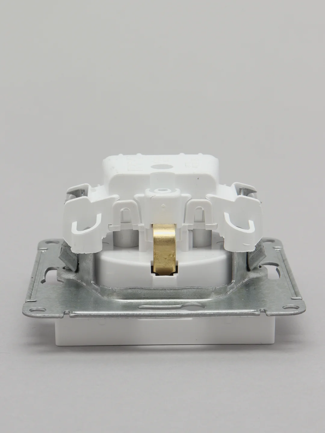 Розетка Schneider Electric AtlasDesign с заземлением, белый, 16А, механизм, ATN000143
