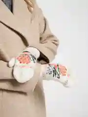 Варежки женские, вязаные,белые