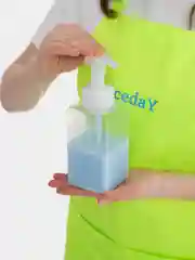 Белый дозатор для жидкого мыла