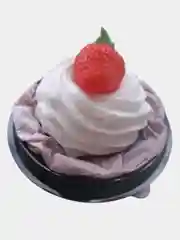 Белый сувенирное мыло ручной работы "Пирожное воздушное"