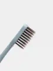 Небесно-голубой зубная щетка со щетиной из пшеничного и бамбукового угля в футляре