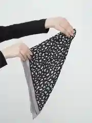 Черный женский платок