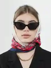 Багровый женский платок