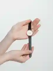 Черный часы женские наручные, на ремешке, с кварцевым механизмом