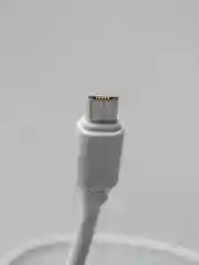 Белый кабель Micro USB