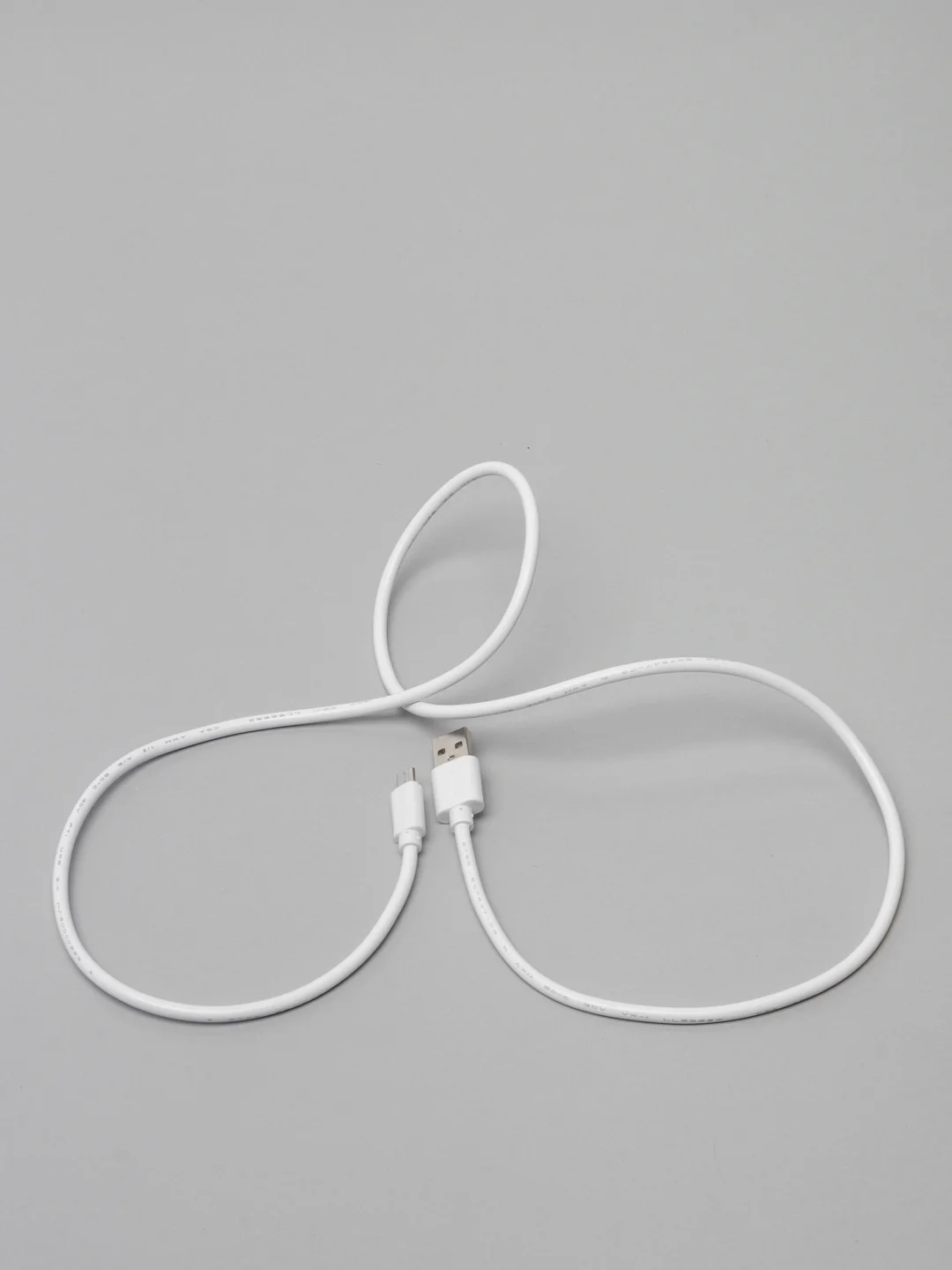Белый кабель Micro USB