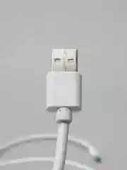 Белый кабель Micro USB